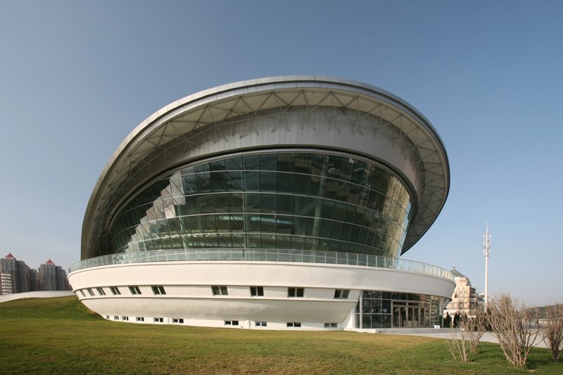 Illustration for article titled Buildings that look like UFO crash landings
